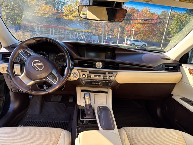 Used 2018 Lexus ES 350 w/ Navigation System Package FWD image 3