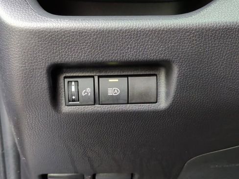 Used 2025 Toyota RAV4 XLE FWD image 29