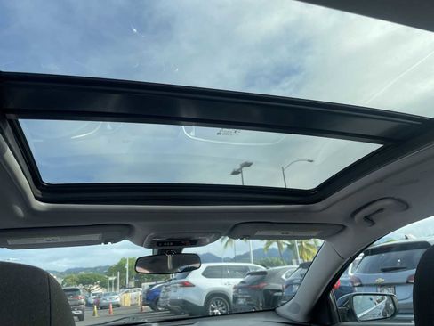 Used 2022 Chevrolet Malibu LT image 16