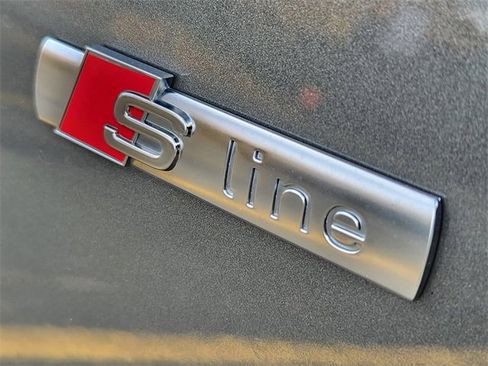 Used 2020 Audi Q3 2.0T Prestige w/ Prestige Package image 11