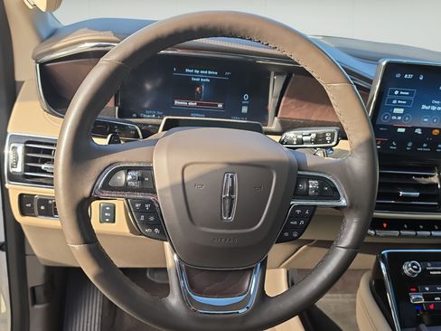 Used 2024 Lincoln Navigator Reserve AWD/4WD image 12