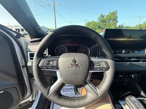 New 2026 Mitsubishi Outlander AWD image 7