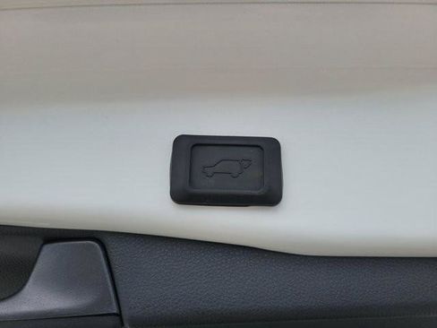 Used 2025 Toyota RAV4 XLE w/ Convenience Package FWD image 12