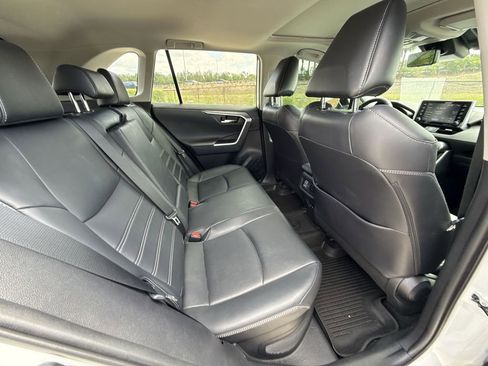 Used 2019 Toyota RAV4 Limited w/ Carpet Mat Package AWD/4WD image 17