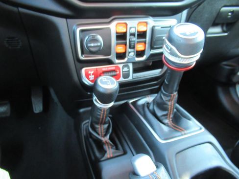 Used 2022 Jeep Gladiator Mojave w/ Trailer Tow Package AWD/4WD image 29