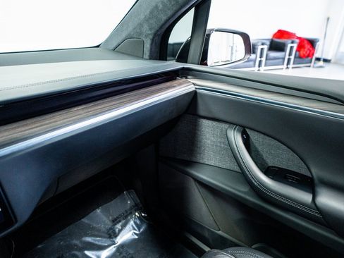 Used 2024 Tesla Model X image 49