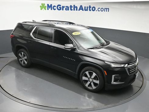 Used 2023 Chevrolet Traverse LT w/ LT Premium Package AWD/4WD image 3