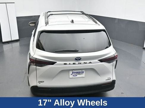 Used 2024 Toyota Sienna XLE FWD image 24