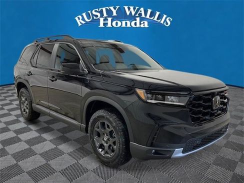 New 2025 Honda Pilot TrailSport image 1