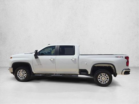 Used 2021 Chevrolet Silverado 2500 LT w/ Fleet Comfort Package AWD/4WD image 9