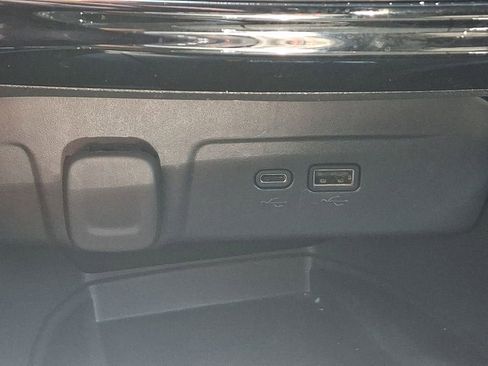 Certified 2024 Chevrolet Trax RS w/ Sunroof Package FWD image 27