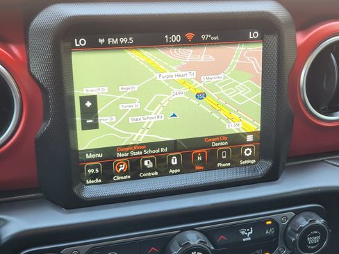 Used 2022 Jeep Wrangler Unlimited Rubicon w/ LED Lighting Group AWD/4WD image 6