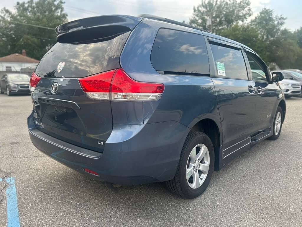 Used 2014 Toyota Sienna LE FWD image 5