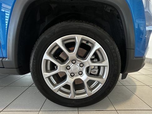 Used 2024 Jeep Compass Latitude w/ Sun and Sound Group AWD/4WD image 9
