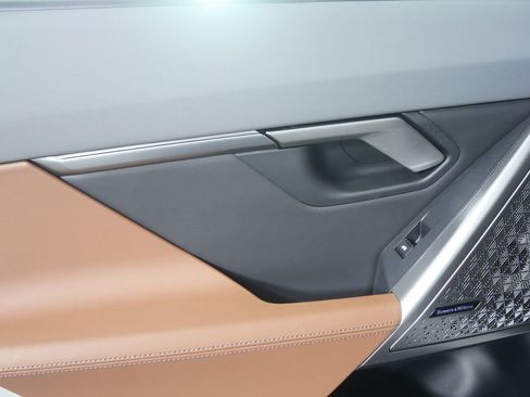 Used 2025 BMW i5 xDrive40 w/ Executive Package image 14