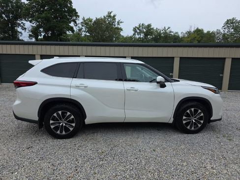 Certified 2020 Toyota Highlander XLE AWD/4WD image 7