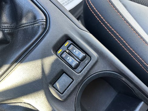 Used 2021 Subaru Crosstrek 2.0i Premium image 4