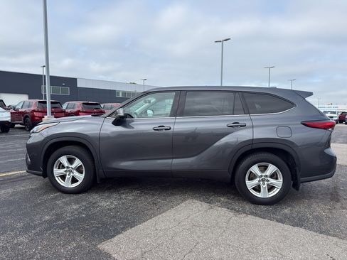 Used 2020 Toyota Highlander LE AWD/4WD image 6