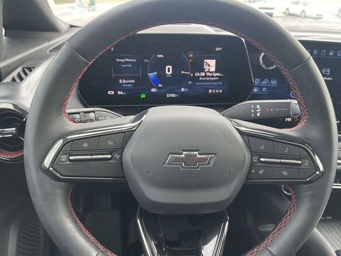 Used 2025 Chevrolet Equinox EV RS w/ Convenience Package II image 19