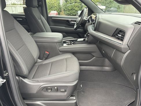 Used 2025 Chevrolet Tahoe LS image 13