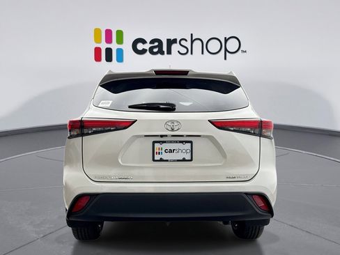 Used 2021 Toyota Highlander XLE image 4