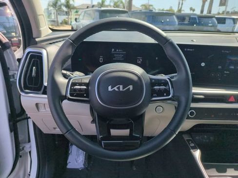 Certified 2025 Kia Sorento EX w/ EX Panoramic Sunroof Package AWD/4WD image 17