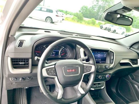 Used 2024 GMC Terrain SLT AWD/4WD image 12