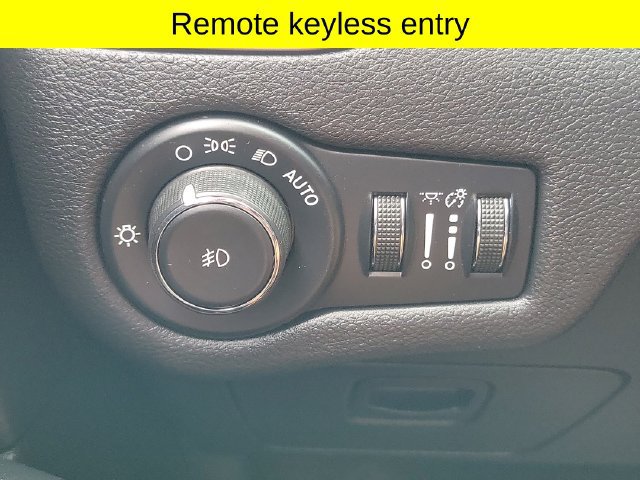 Used 2017 Jeep Cherokee Latitude AWD/4WD image 20