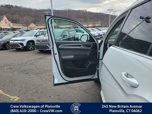 Used 2023 Volkswagen Atlas SE image 37