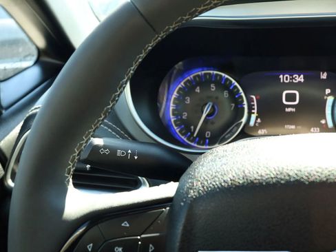 Used 2025 Chrysler Pacifica Limited FWD image 20