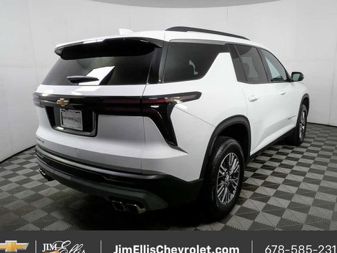 Certified 2025 Chevrolet Traverse LT FWD image 3