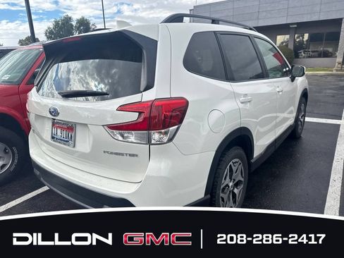 Used 2019 Subaru Forester Premium AWD/4WD image 5