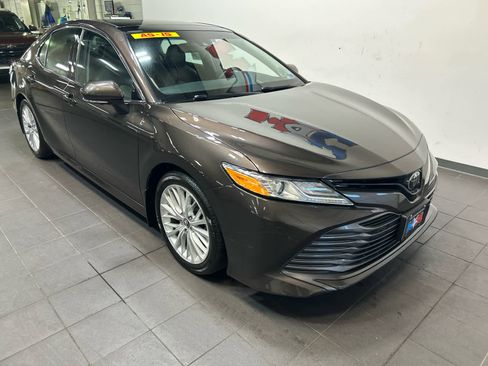 Used 2018 Toyota Camry XLE w/ Audio Package image 2