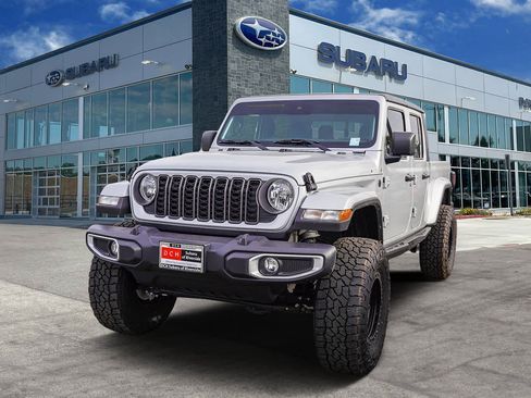 Used 2024 Jeep Gladiator Sport image 1