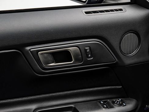 Used 2022 Ford Mustang Shelby GT500 w/ Carbon Fiber Track Pack image 77