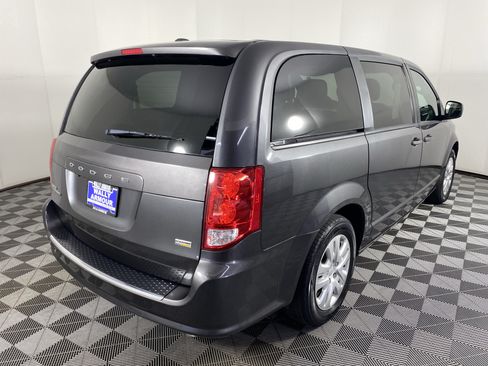 Used 2019 Dodge Grand Caravan SE w/ UConnect Hands-Free Group FWD image 5