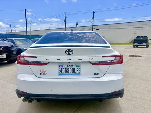 Used 2026 Toyota Camry Hybrid w/ Convenience Package FWD image 10