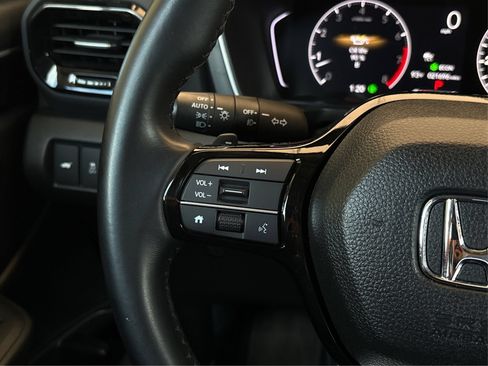 Used 2025 Honda Pilot Touring image 26