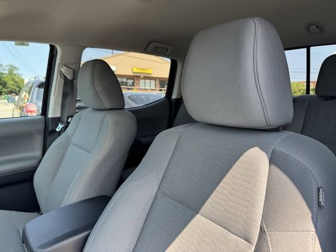 Used 2018 Toyota Tacoma SR5 AWD/4WD image 15
