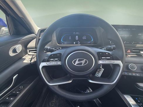 Used 2025 Hyundai Elantra SE FWD image 14