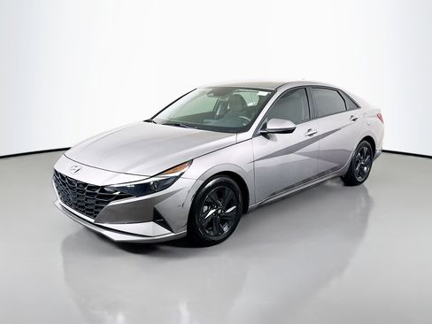 Used 2022 Hyundai Elantra SEL image 4