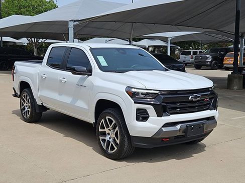 Used 2023 Chevrolet Colorado Z71 w/ Z71 Convenience Package 2 image 3