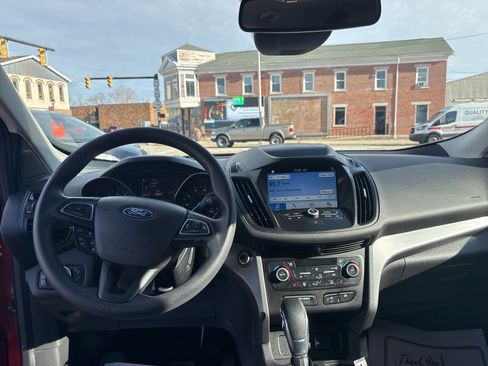 Used 2019 Ford Escape SE image 13
