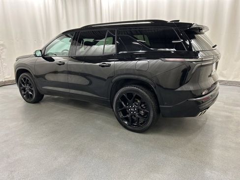 Used 2024 Chevrolet Traverse RS image 3