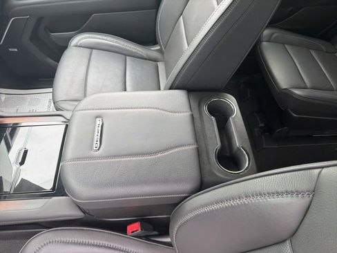 Used 2025 GMC Yukon Denali AWD/4WD image 29