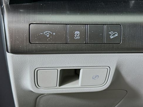 Used 2025 Hyundai Kona SEL FWD image 17
