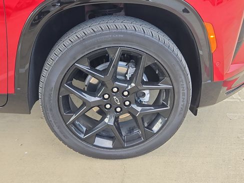 Certified 2025 Chevrolet Traverse RS w/ LPO, Floor Liner Package AWD/4WD image 25