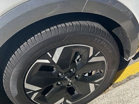 Certified 2023 Kia Niro Wave w/ Wave Preserve Package image 2