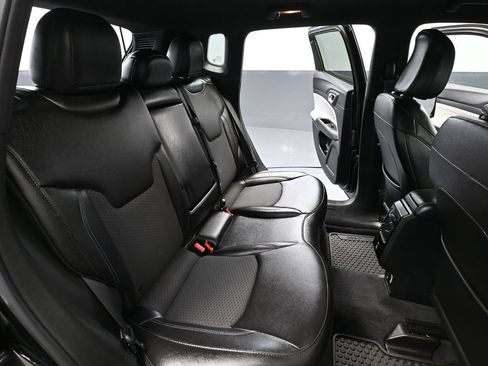 Used 2024 Jeep Compass Latitude w/ Convenience Group AWD/4WD image 43