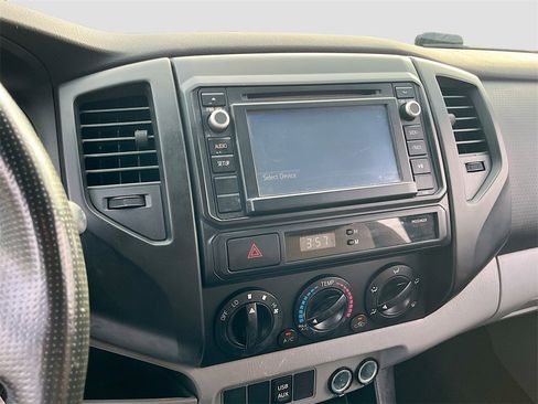 Used 2014 Toyota Tacoma Base image 13